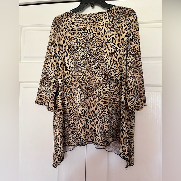 Leopard Print top by Como Woman, size 1X - Picture 2 of 3